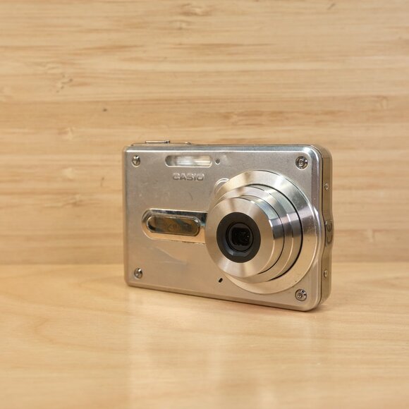 Casio Exilim EX-S100 / Ultra Slim 3.2MP Digital Camera / Credit Card Size - Picture 1 of 9